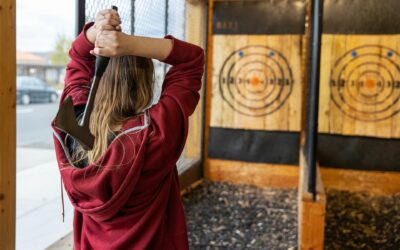 Lancer de hache à Distré : une activité originale pour les groupes d’amis et les équipes de travail